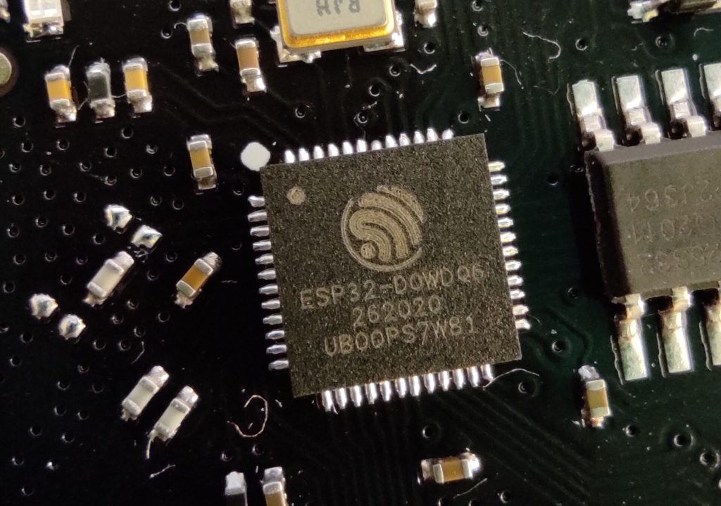 Student ESP32 prototype cars warn each other of hazards over radio